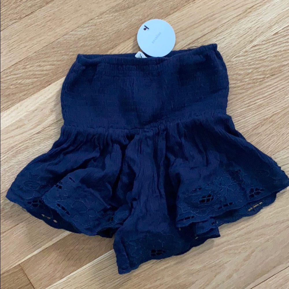 Flowy navy blue shorts with embroidery